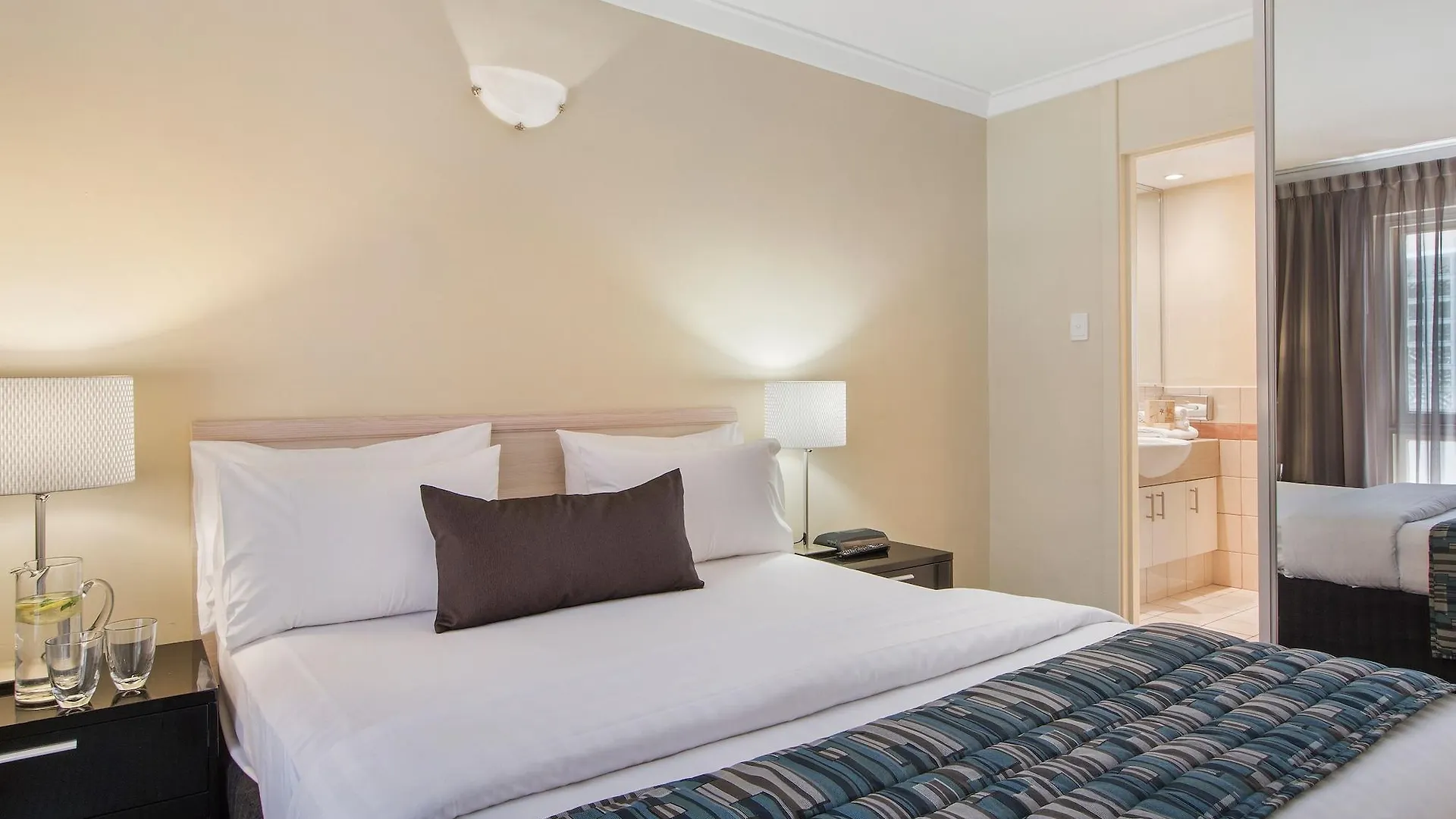 **** Appart hôtel The Peninsula Riverside Serviced Apartments Perth Australie