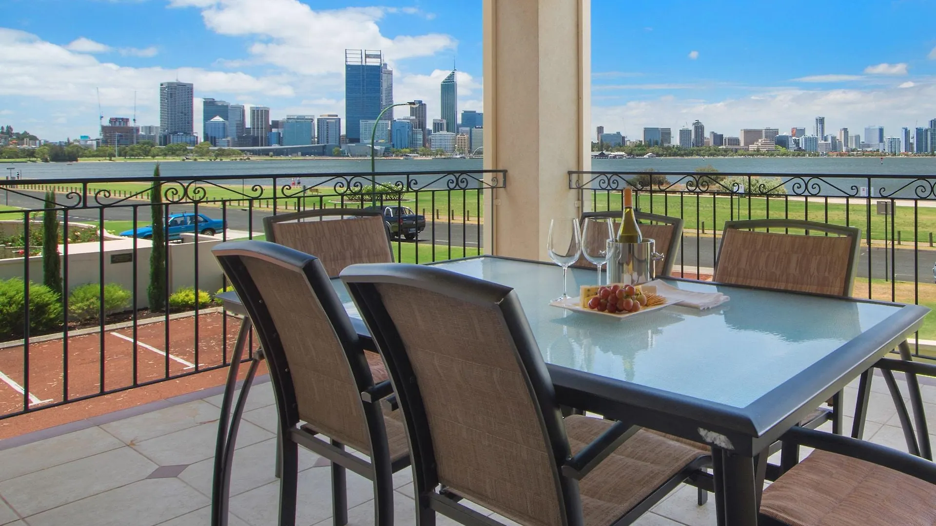 Aparthotel The Peninsula Riverside Serviced Apartments Perth
