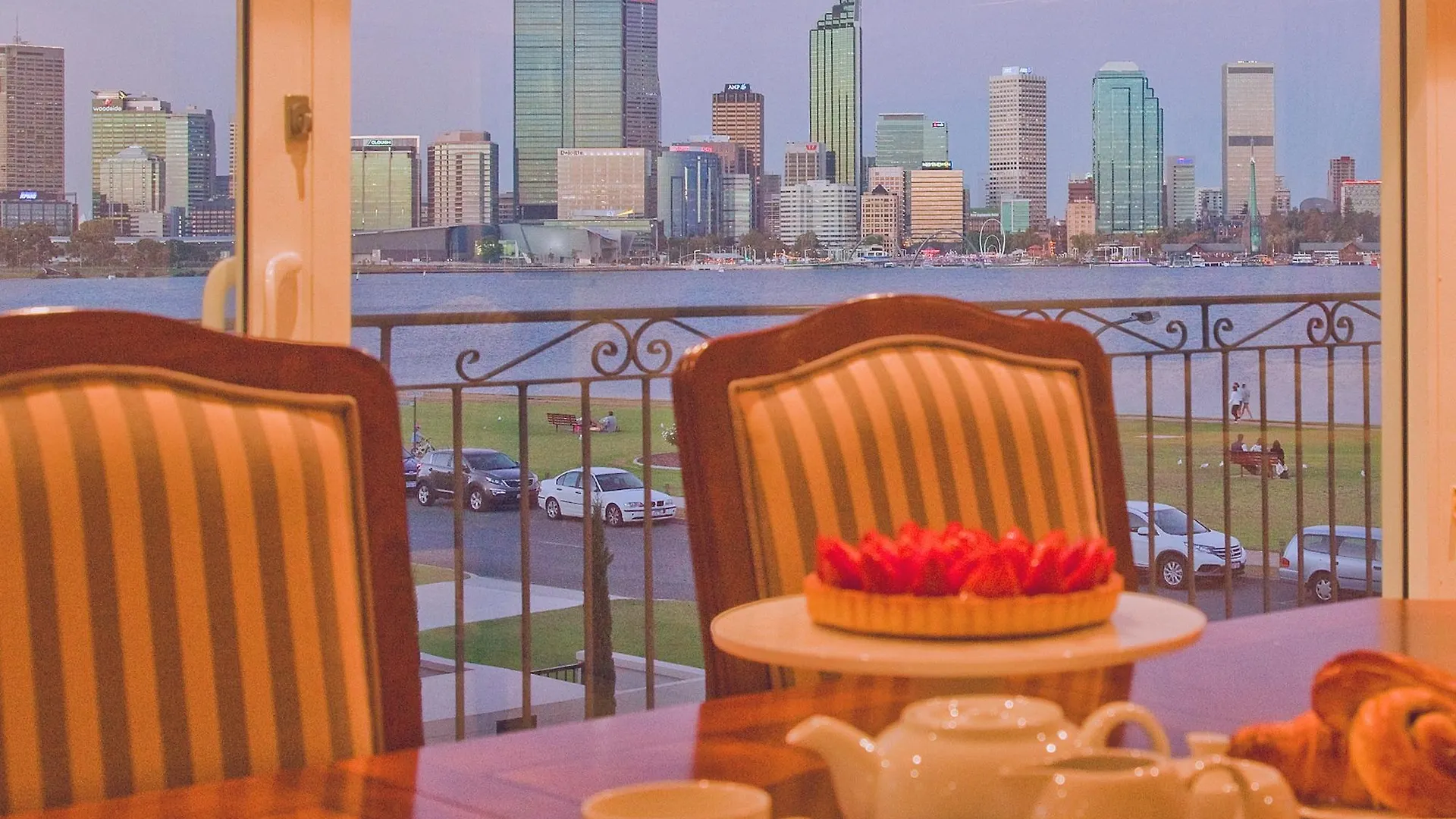 The Peninsula Riverside Serviced Apartments Perth 4*,