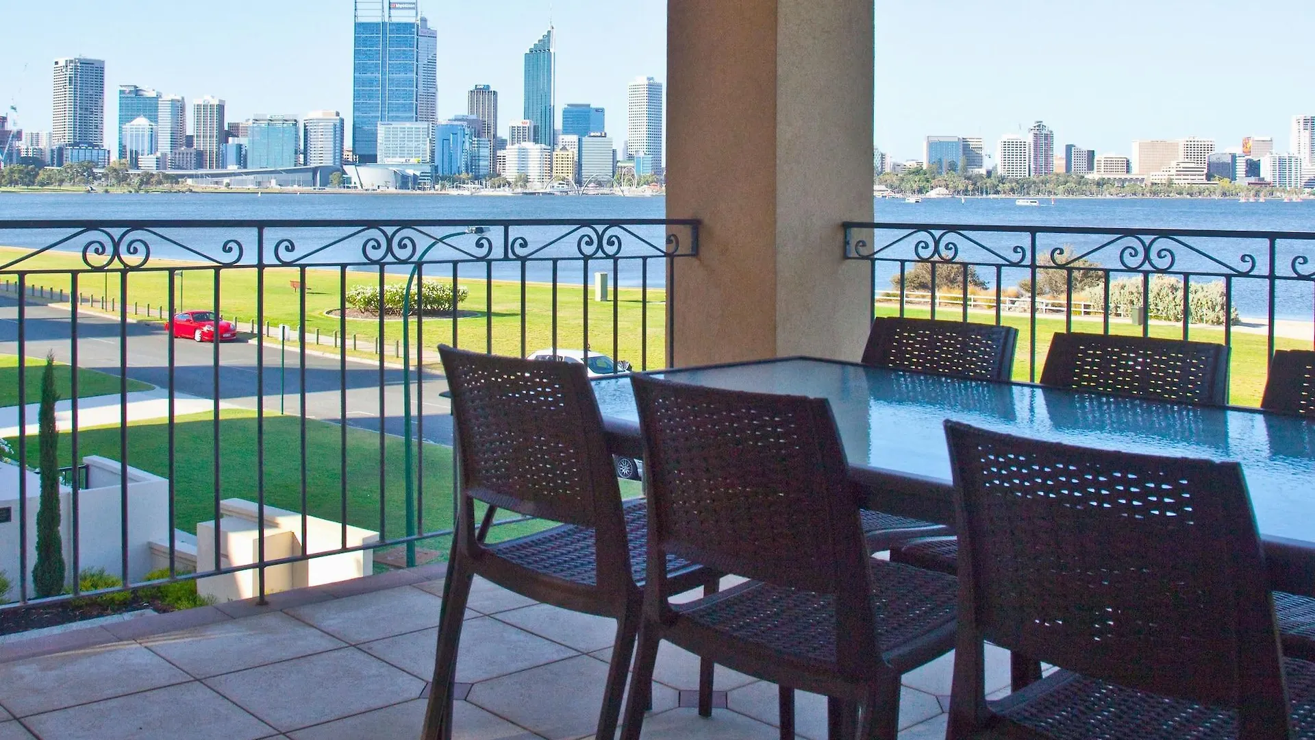 The Peninsula Riverside Serviced Apartments Perth Aparthotel
