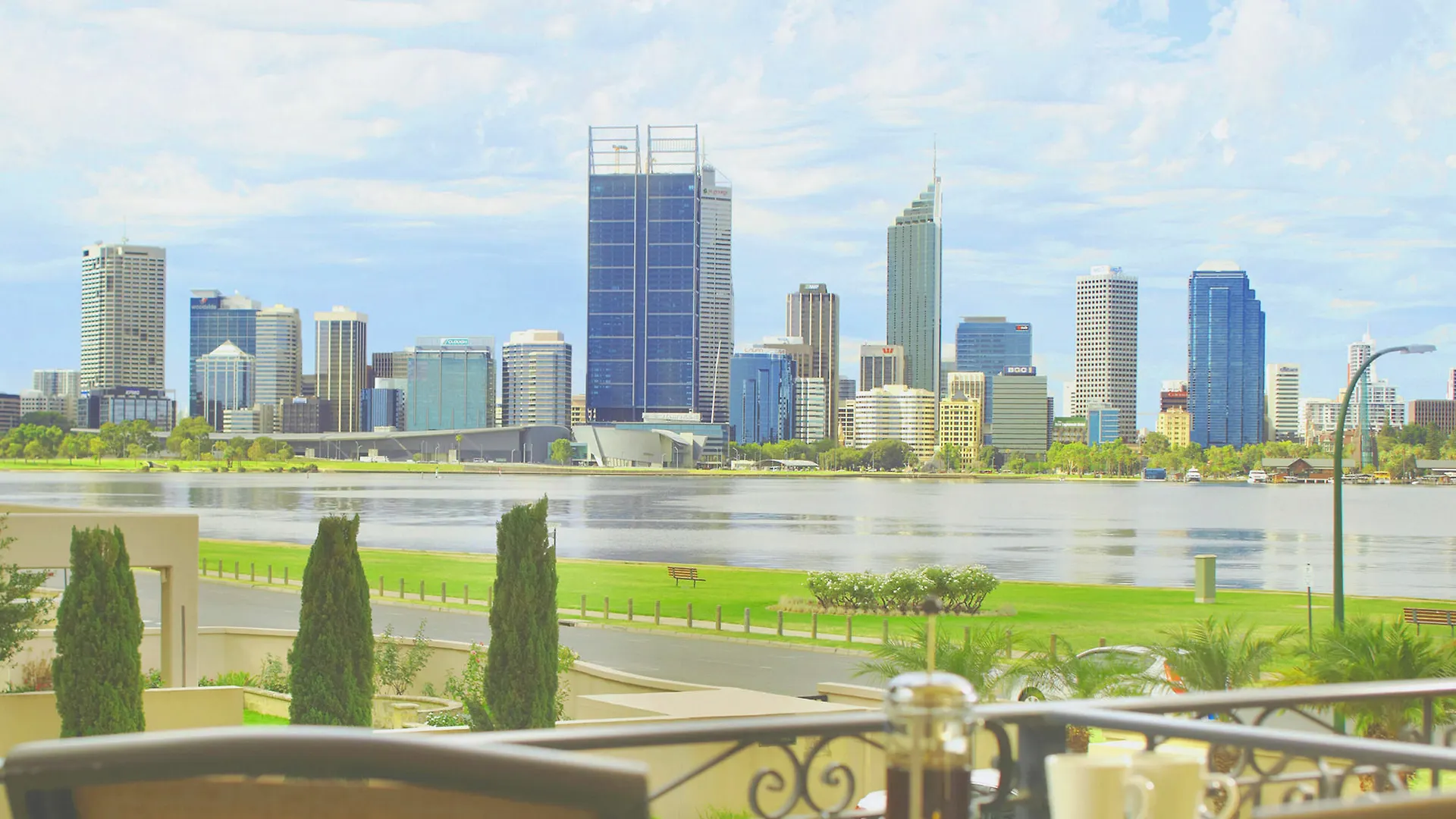 The Peninsula Riverside Serviced Apartments Perth Aparthotel